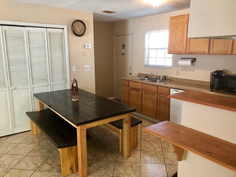 Building Photo - 506 Beechwood Ave