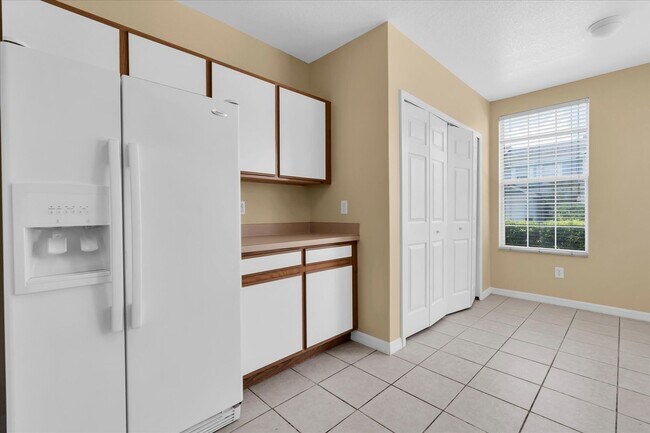 Building Photo - 9624 Carlsdale Dr