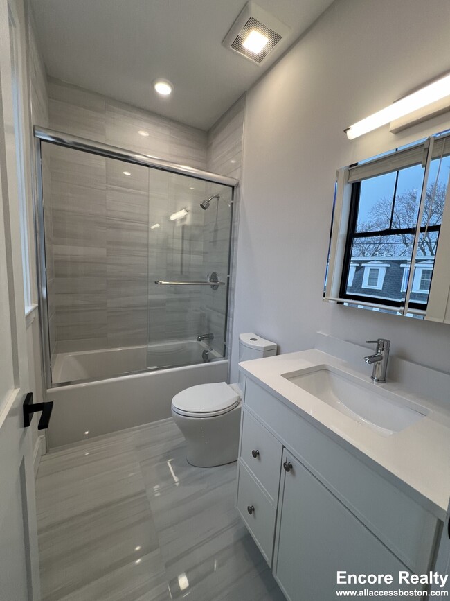 Building Photo - 157 Everett St