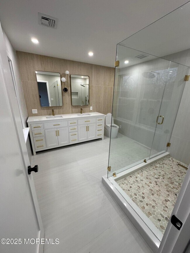 Building Photo - 469 Wall St