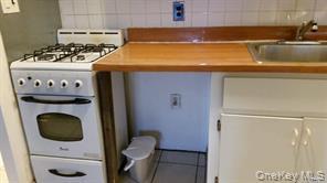 Building Photo - 93-22 243rd St