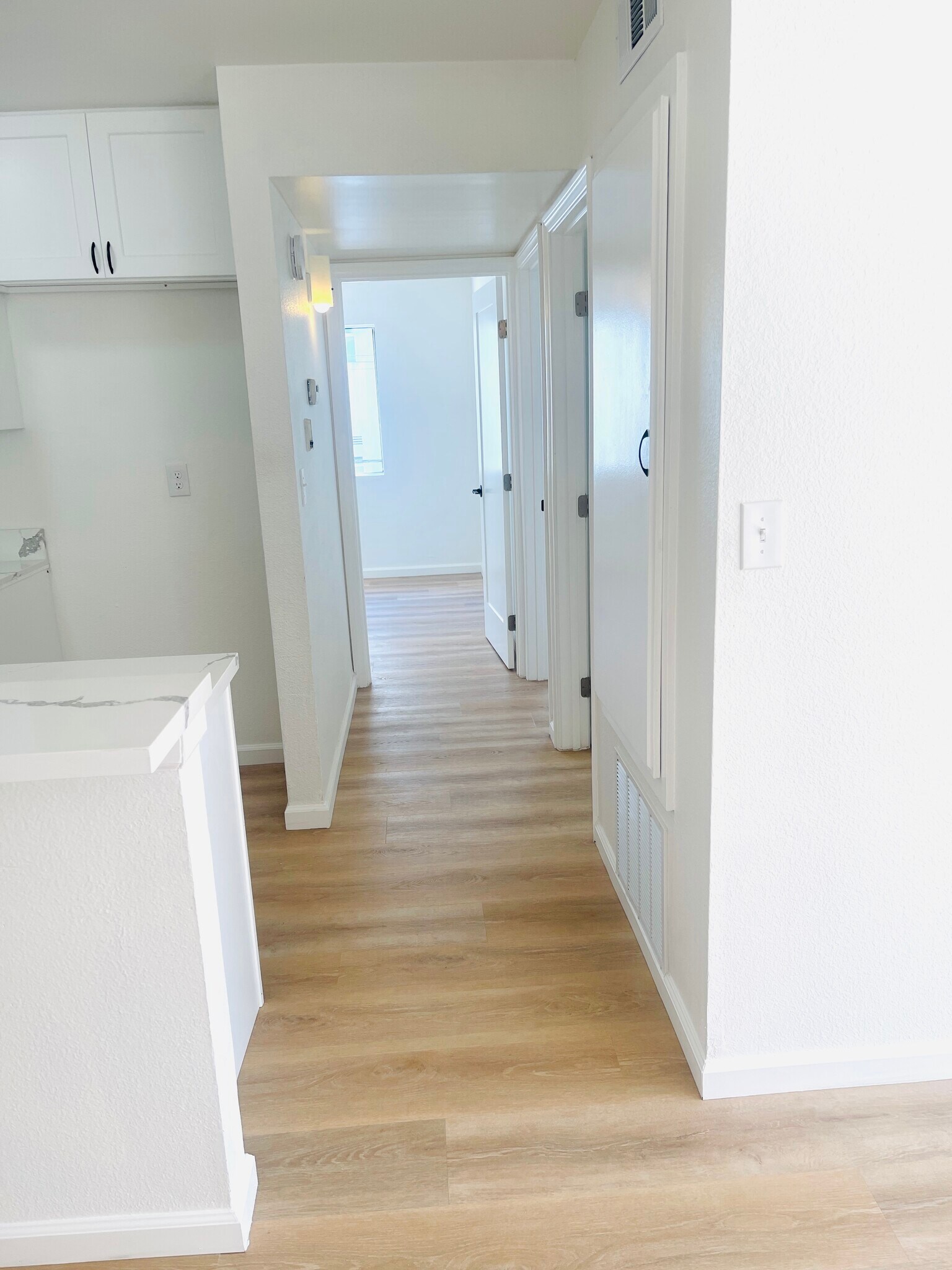 Building Photo - 518 Oak St