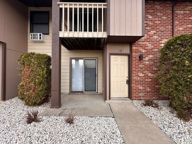 Building Photo - Recently Renovated 1 Bedroom 1 Bath Lower Apartment W/Garage!