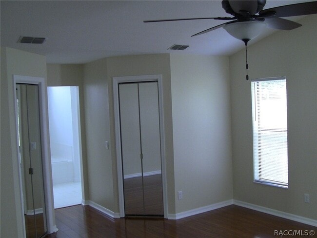 Building Photo - 335 E Falconry Ct