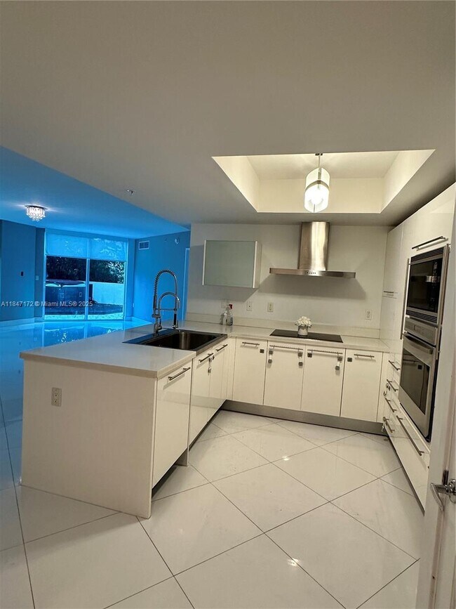 Building Photo - 200 Sunny Isles Blvd