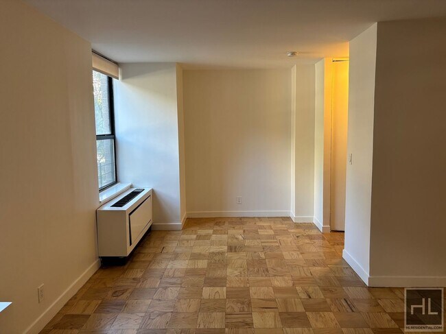 Building Photo - W 87th St