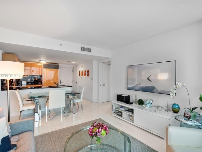 Building Photo - 6801 Collins Ave