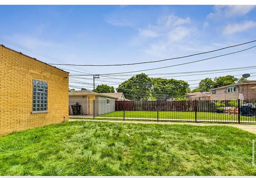 Backyard/ Garage - 8145 S Prairie Ave