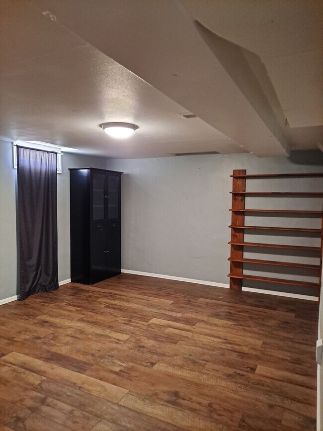 Building Photo - ALL PROSPECTIVE TENANTS MUST SUBMIT A $58 ...
