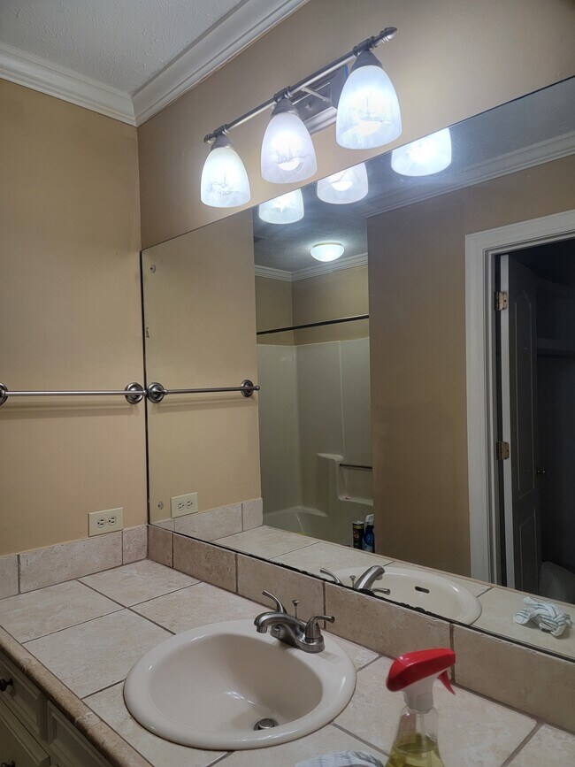 Building Photo - 121 N Brighton Dr