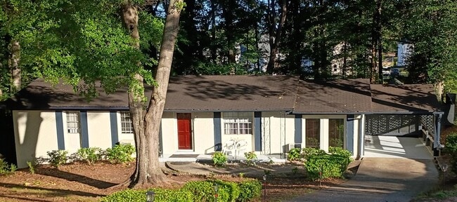 Building Photo - 211 Seminole Cir