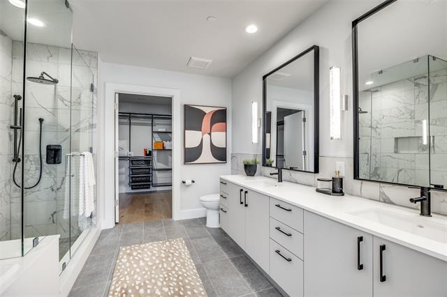 Building Photo - 8119 Douglas Ave