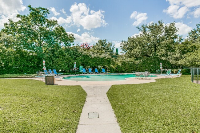 Building Photo - 5028 Lahoma St