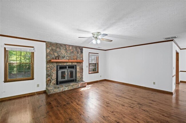 Building Photo - 1321 Timbercrest Dr