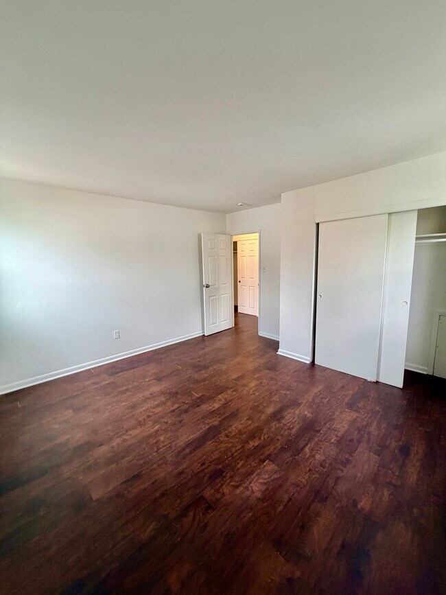 Building Photo - 6518 N Camac St