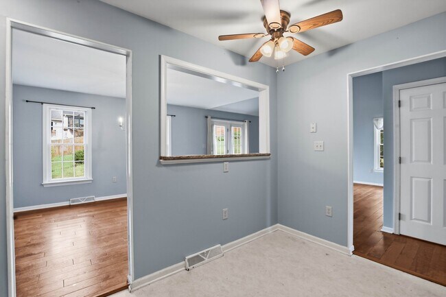 Building Photo - 472 Hillside Dr