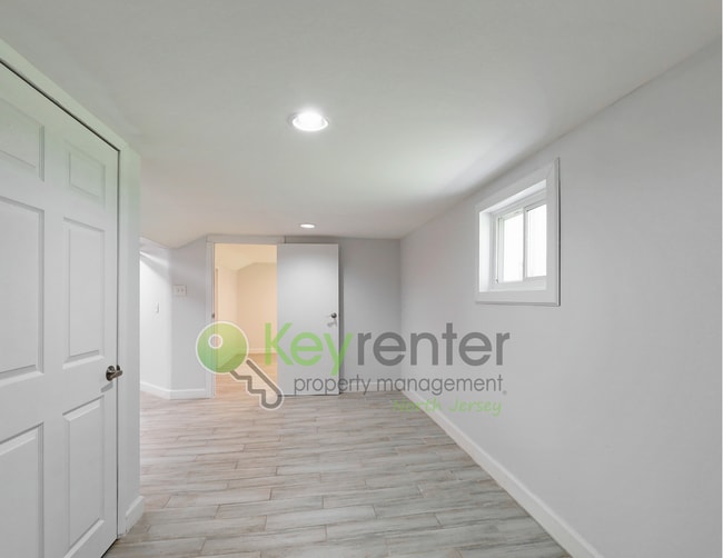 Building Photo - Spacious 3-Bedroom, 2-Bath Apartment with ...