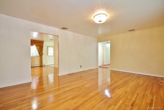 Building Photo - 570 Manville Rd