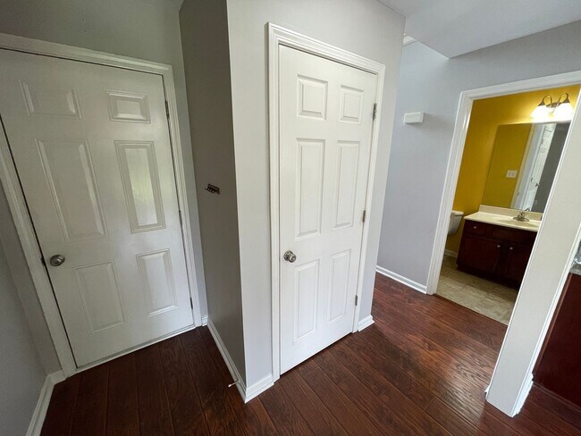 Building Photo - 10916 Collington Dr