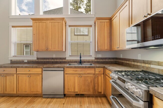 Building Photo - 345 Timber Creek Dr