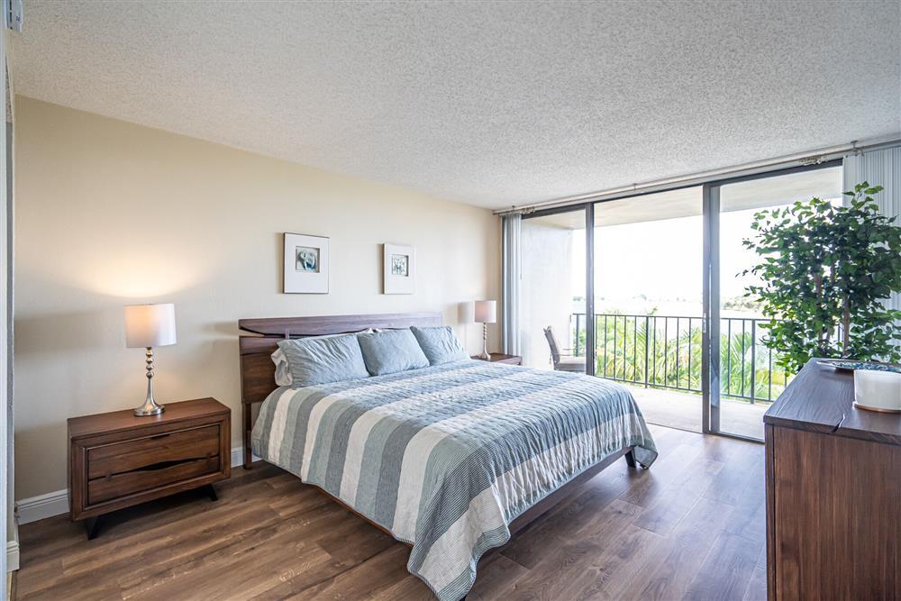 Building Photo - 1830 Embassy Dr