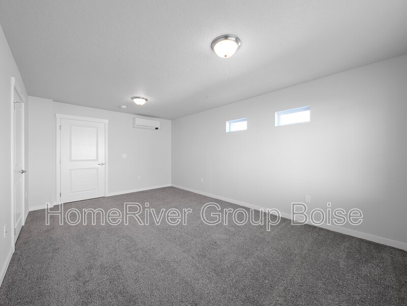 Building Photo - 857 E Travel Ln