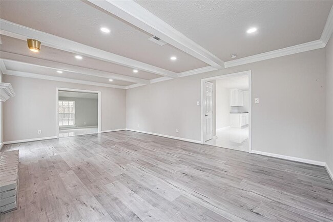 Building Photo - 10815 Creektree Dr