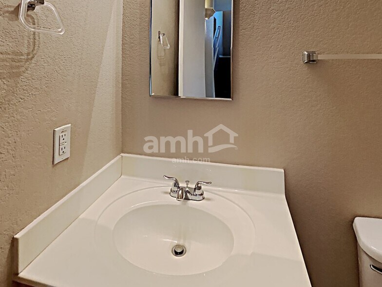 Building Photo - 1117 E Dust Devil Dr