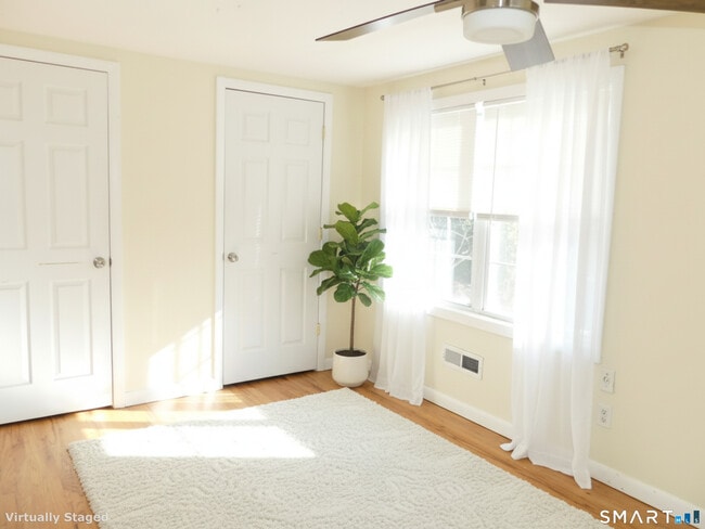 Building Photo - 12 W Rocks Rd