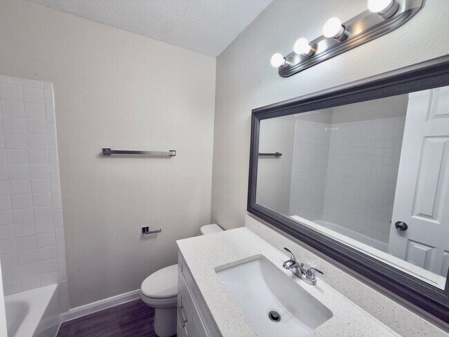 Building Photo - 1614 W Braker Ln