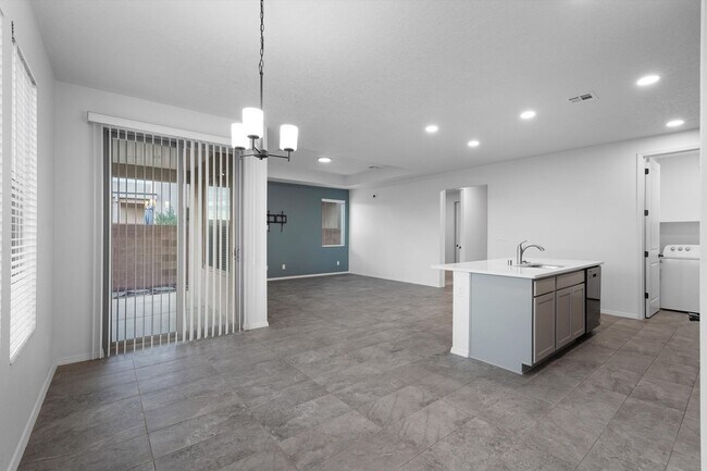 Building Photo - Coming Soon! | Modern | 3Bed/2Bath | Desirable Rio Rancho | Pets Welcome