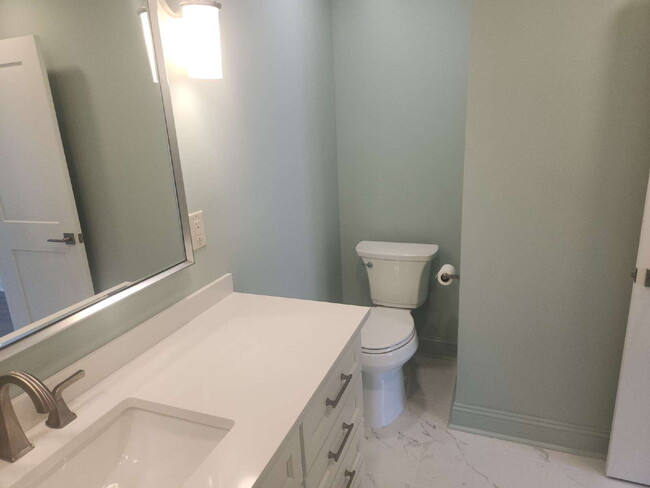 Building Photo - Renovated Two Bedroom Condo on Hilton Head...