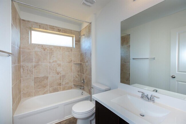 Building Photo - 1003 Honey Locust Wy