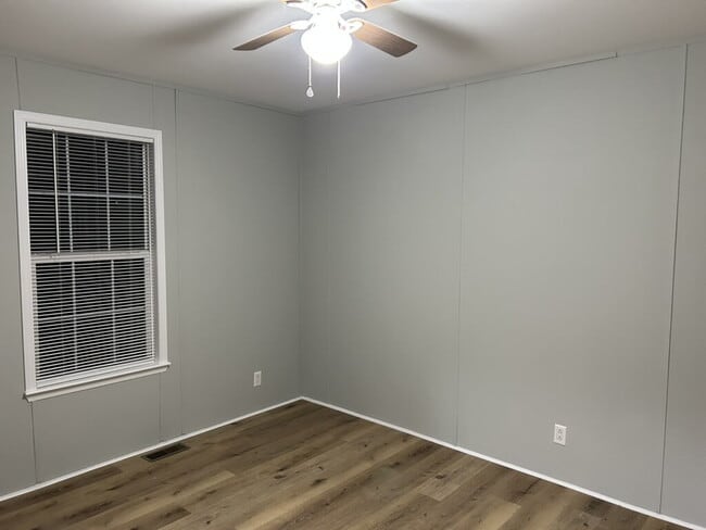 Building Photo - "Spacious 3-Bed, 2-Bath Home on Whiteaker Springs Rd, Cookeville!"