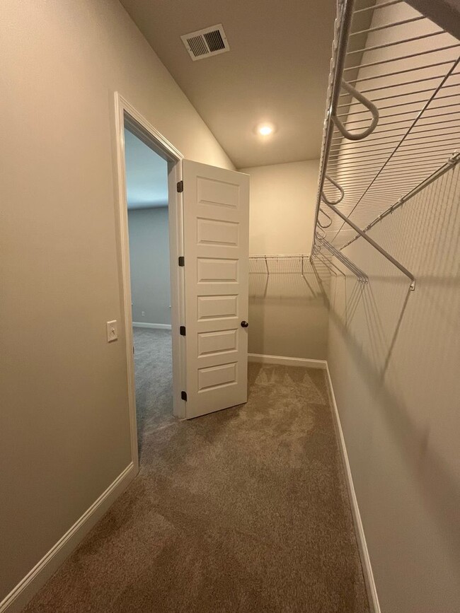 Building Photo - Stunning 4 Bedroom 4.5 Bath Home In Summer's Corner~