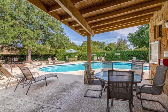 Building Photo - 16100 S Great Oaks Dr