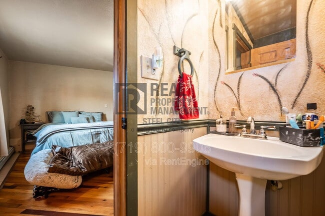 Building Photo - 531 E Milt Dr