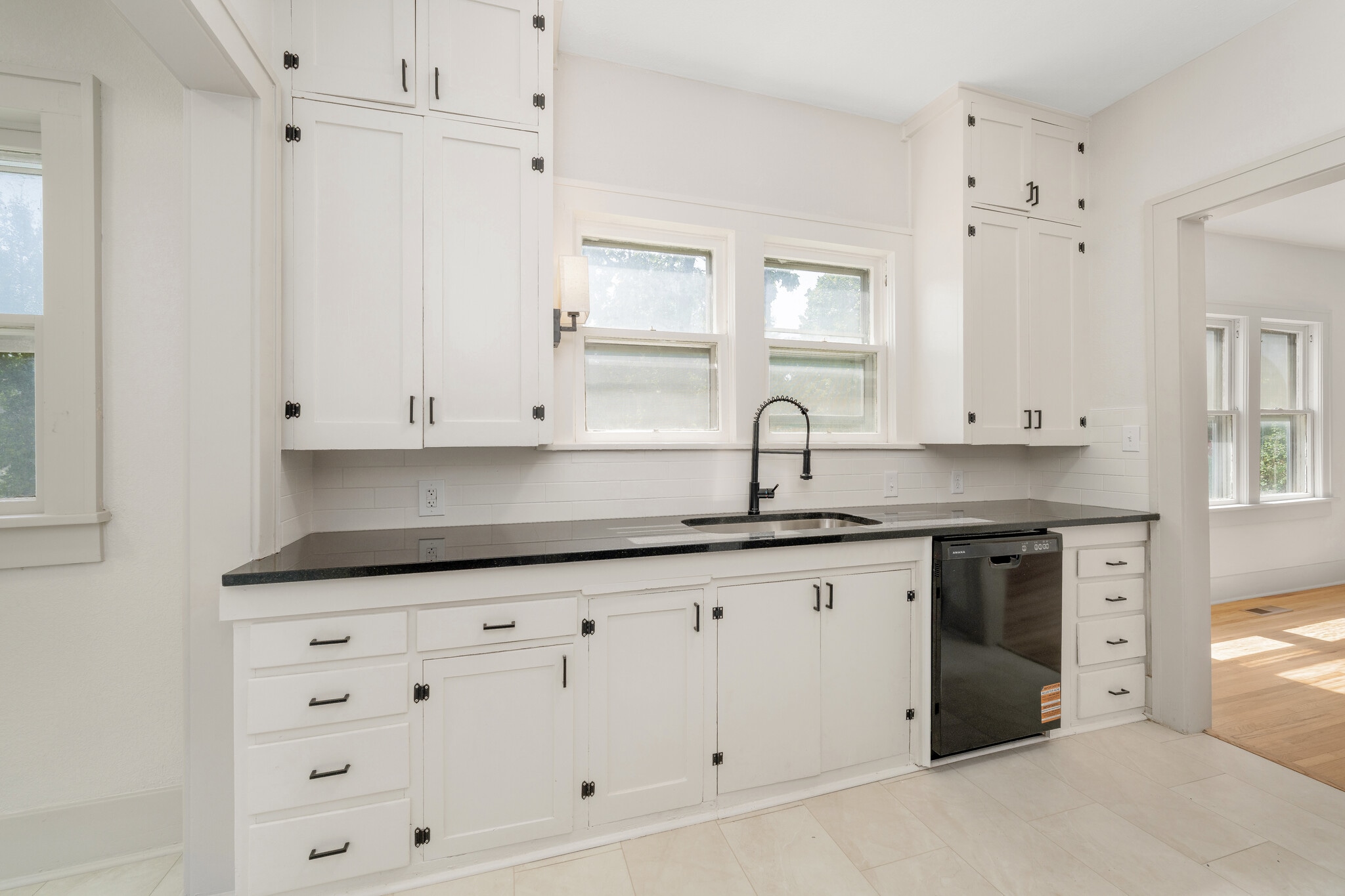 Building Photo - 156 S Estelle St