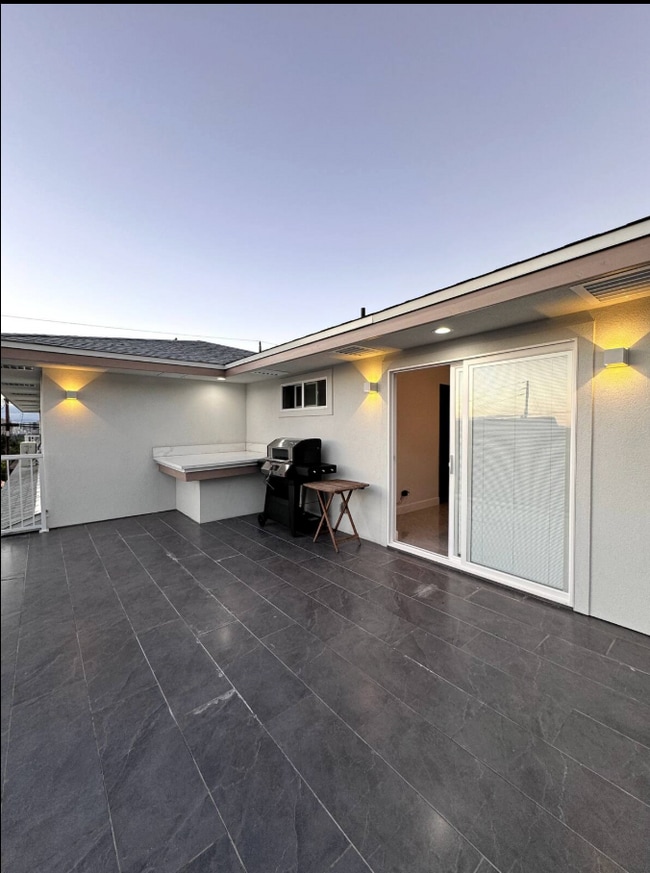 Building Photo - 551 11th Ave