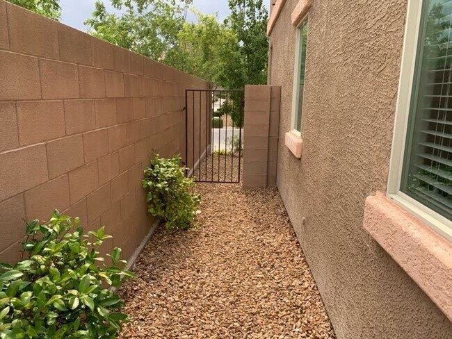 Building Photo - 7752 Broadloom Ct