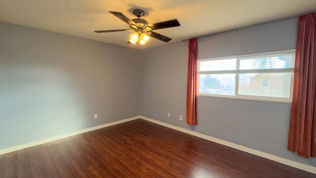 Building Photo - 3-bedroom, 2.5-bath split-level condo