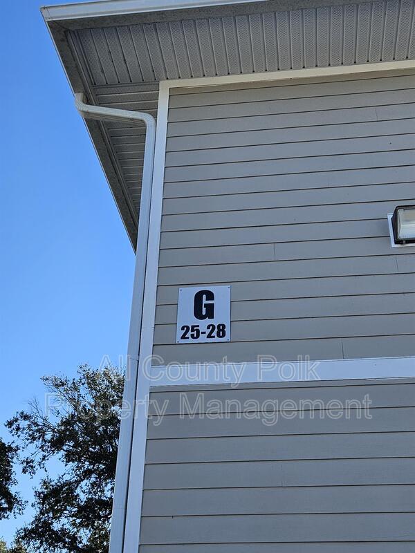 Building Photo - 915 Ariana St