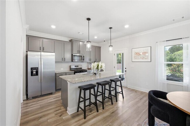 Building Photo - 2700 Westgate Park Dr