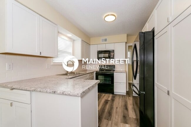 Building Photo - 3 Bedroom Pet-Friendly Home in BLUE SPRINGS, MO with Main Street Renewal