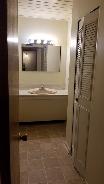 Building Photo - 2772 University Ave