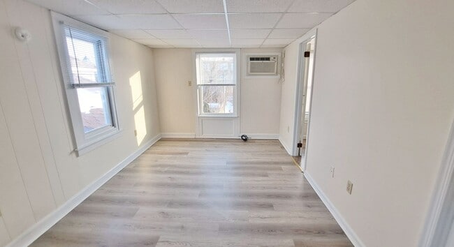 Building Photo - 46-50 W Middle