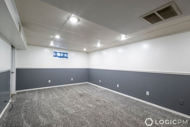 Building Photo - Stunning Single Family Home In Excellent L...