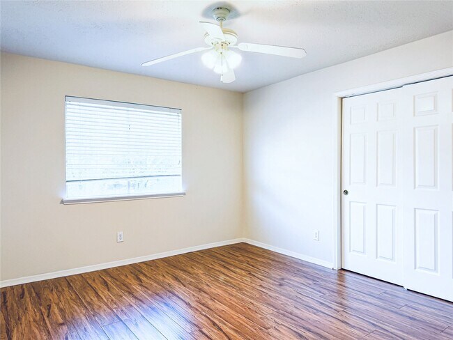 Building Photo - 2439 Shelby Park Dr