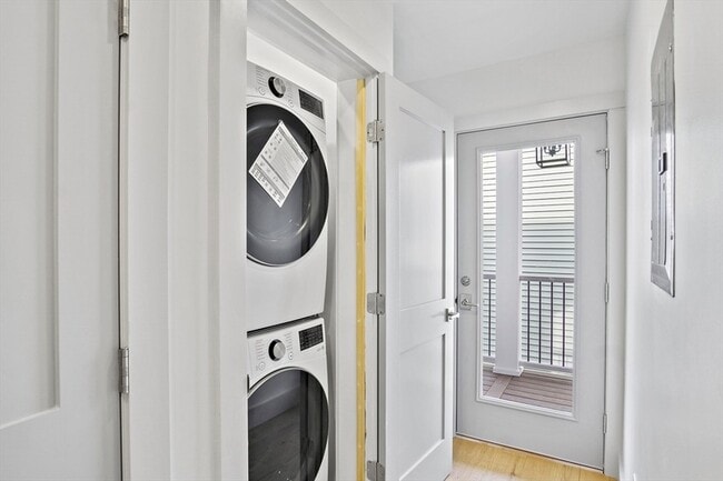 Building Photo - 26 Crescent Ave