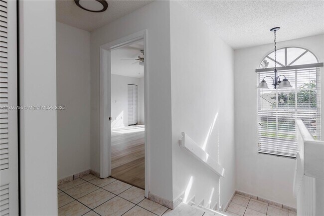 Building Photo - 4670 SW 154th Pl